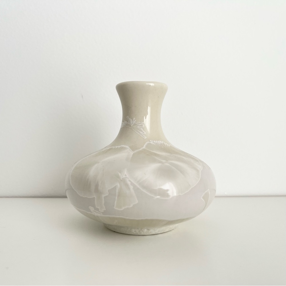 Small Ceramic Crystalline Flower Bud Vase White Elegant Minimalist Beachy 4"